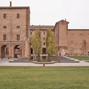 https://luxury-2-al-duomo-di-parma.emilia-romagnahotels.net